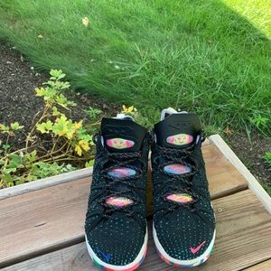 Size 8 Nike Lebron XVIII 18 James Gang Men Shoes